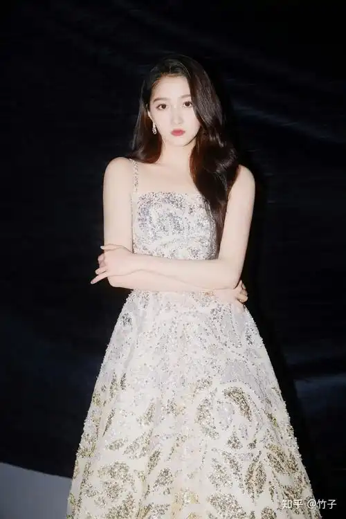 关晓彤最新美照海量大放送,每一套都华丽丽亮闪闪实在是美到我了