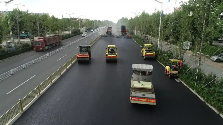 g220东深线担山屯至平安南路段中修工程施工二标段沥青面层试验段顺利