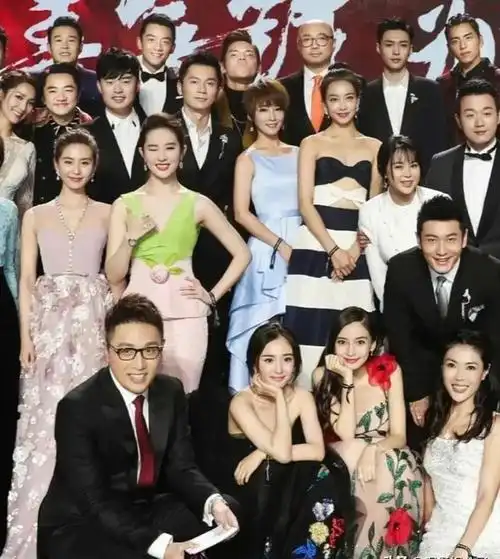 刘亦菲到底算不算中国第一美女看看她和范冰冰的合照你就有答案