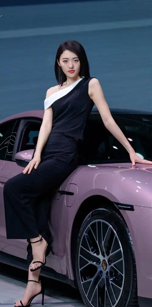 ins全屏壁纸少女心晶莹剔透车模美女