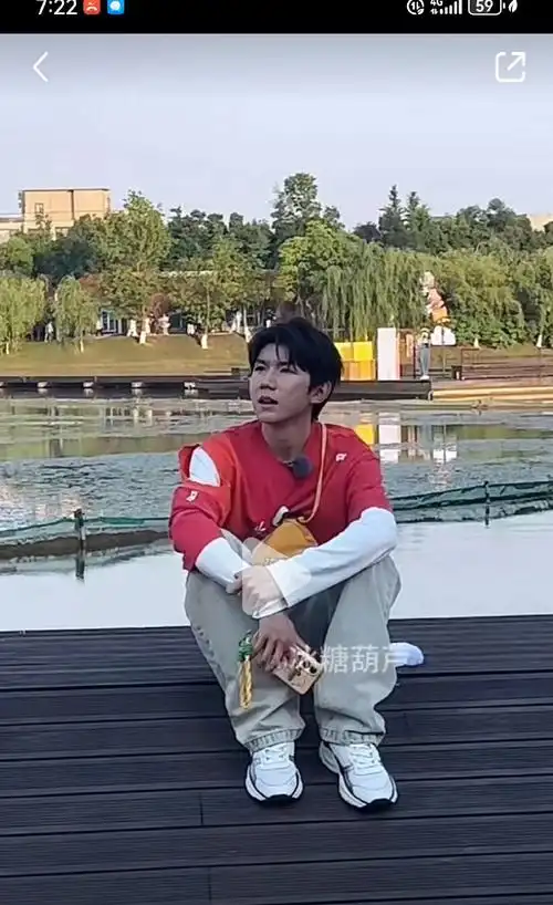 是身高不满1.7的那个王源还是鼻子上长了张脸的王源?