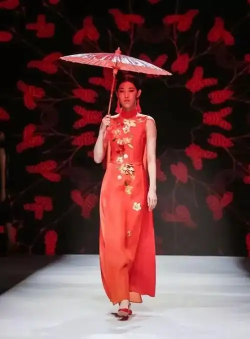 "锦绣江南·旗袍秀非遗"活动在中国丝绸博物馆举行