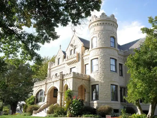 乔斯林城堡,指的是一百年前乔治.乔斯林,莎拉.