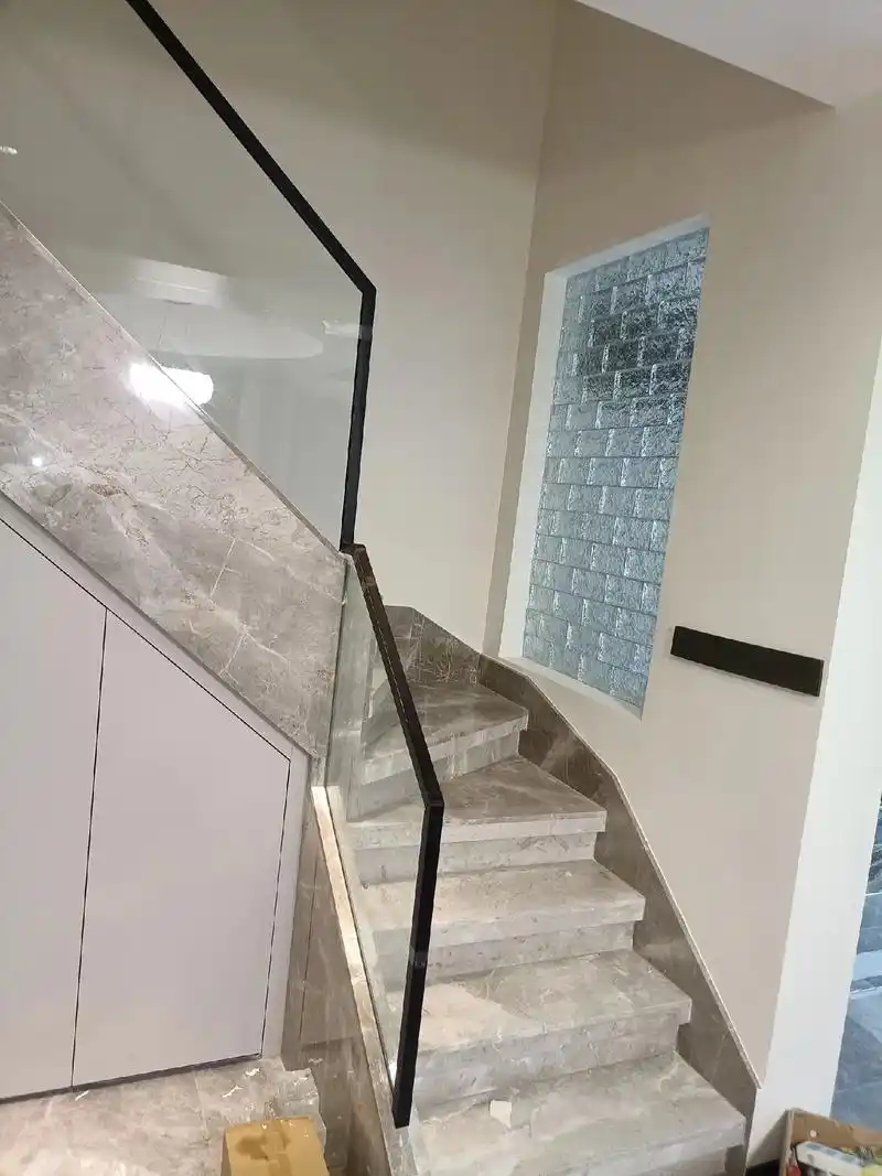 楼梯极简风格玻璃楼梯扶手#楼梯玻璃扶手效果图 #别墅装修楼梯 - 抖音