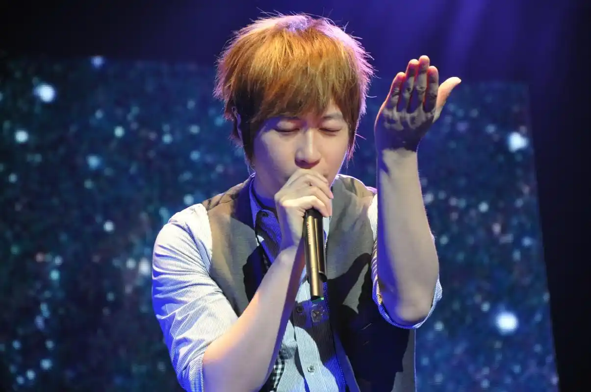 求五月天阿信此大图