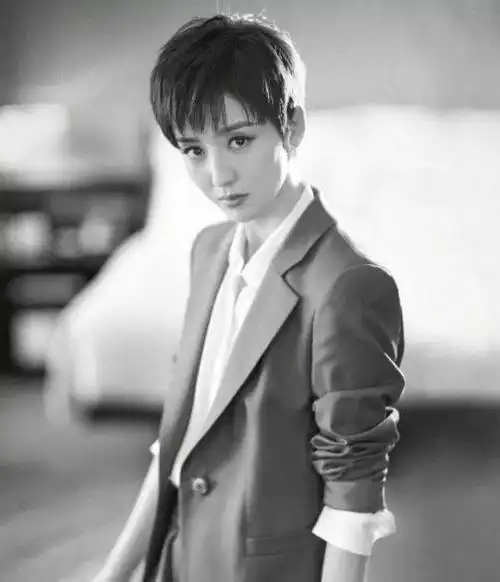 郑爽短发发型图片(盘点明星的短发撩动你的心)(7)