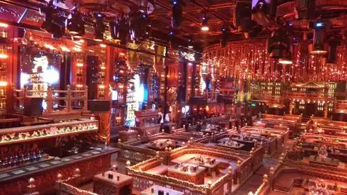 富丽堂皇的天阙酒吧.