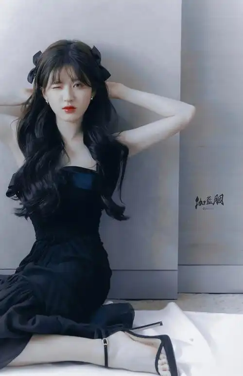 赵露思～ cr:伽蓝胭