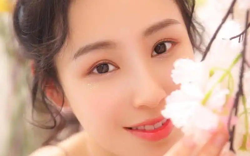 治愈系美女白皙唯美写真图片桌面壁纸