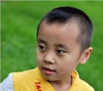 男童板寸头发型图片 宝宝板寸头发型图片 - 儿童发型 - 发型社