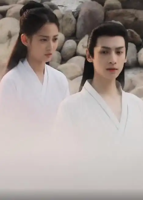 罗云熙陈钰琪沐浴戏花絮曝光!真实颜值引热议,身边工作人员好惨