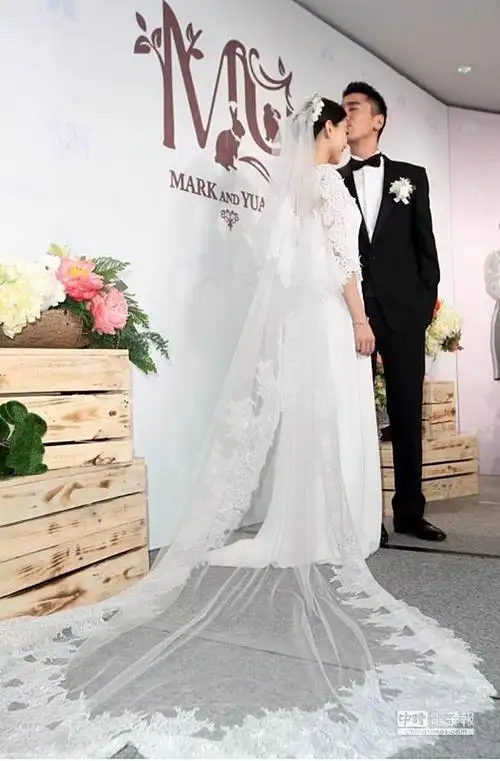 赵又廷高圆圆大婚 两人宣读誓言感动落泪