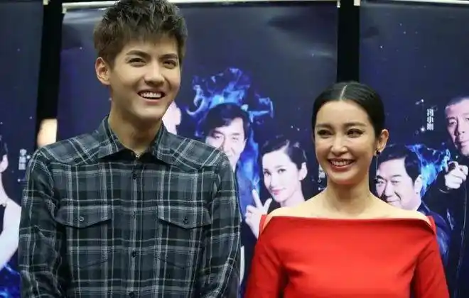 这么好,这么有礼貌,还会演戏",而且每次遇到吴亦凡,李冰冰总是一副