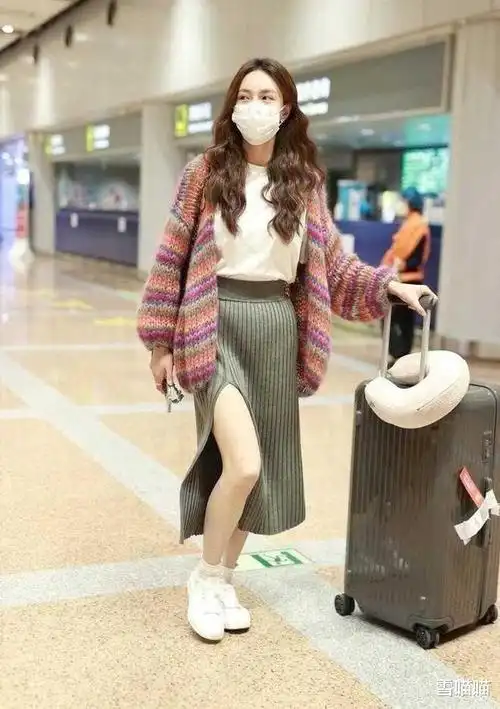 沈梦辰机场秀美的差点没认出来!