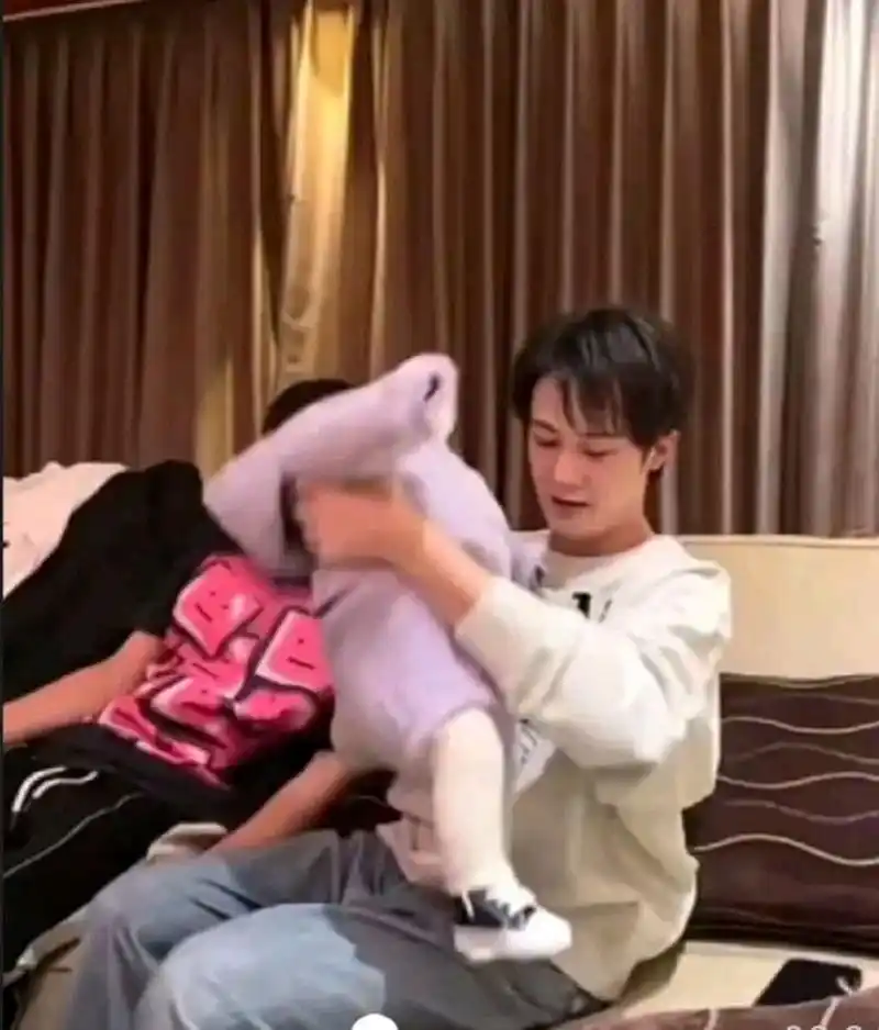 很久之前就有传闻说檀健次已婚已育.