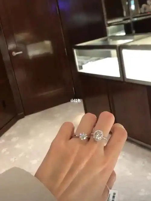 hw的the one椭圆那个更适合我的气质呢#钻戒  #tiffany  #海瑞温斯顿