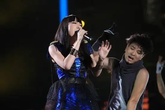 庾澄庆吴莫愁惺惺相惜网友起哄在一起组图