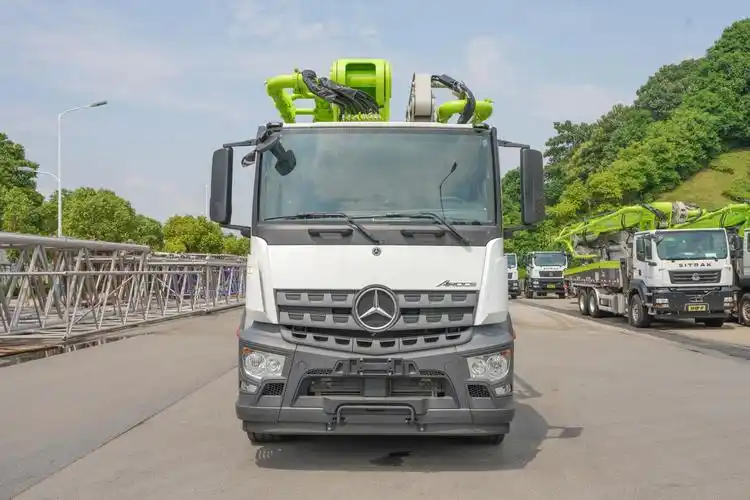 四桥62m奔驰国六泵车