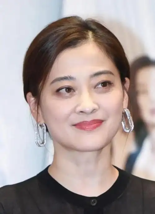 梅婷:拒绝名导演,砸400万给前夫拍片,二婚也幸福