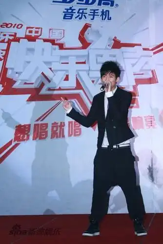 图文2010快乐男声启动07快男苏醒献歌