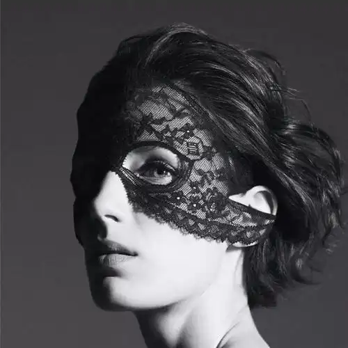 givenchy黑丝面膜蒙面女侠造型也太美了叭