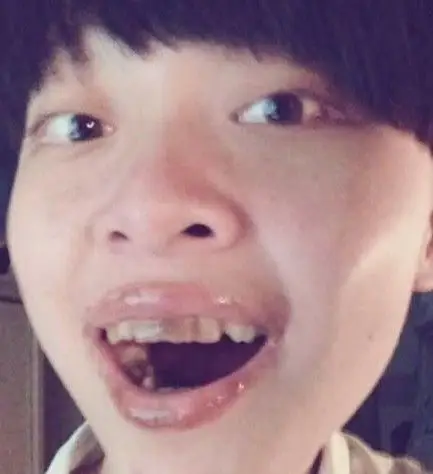 鬼脸妹子犯二图走红