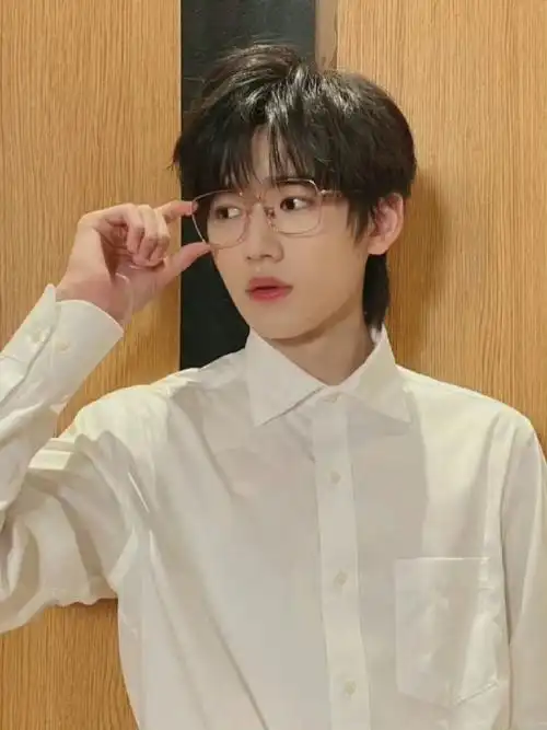 宋亚轩商战精英爆改店小二#金丝眼镜真的很鲨我啊啊啊能不能焊丝