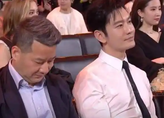 离婚1年,杨颖到处求资源的时候,黄晓明已经在和比尔盖茨聊天了_杨洋