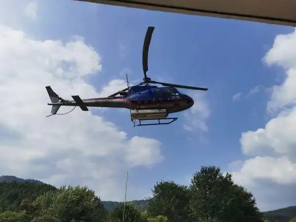 直升机喷药作业