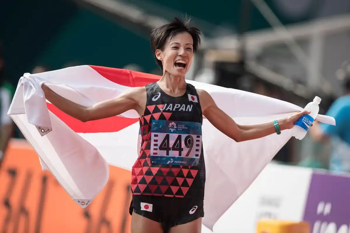 田径——日本选手野上惠子获得女子马拉松亚军(2)