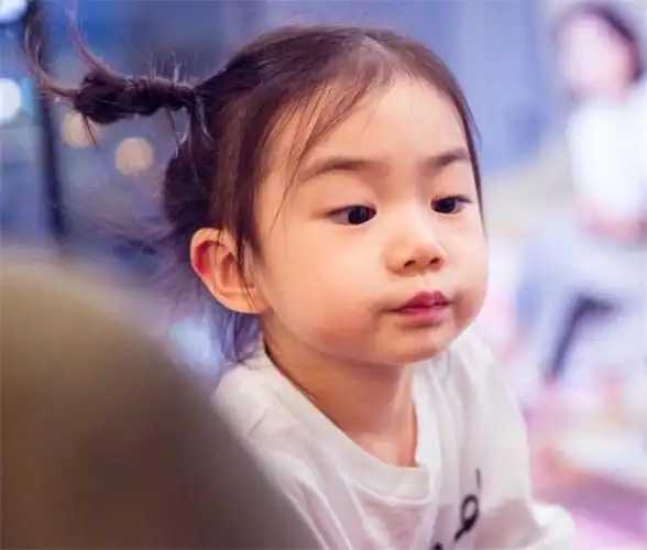 戚薇李承铉女儿综艺是什么 lucky在哪读书多大了