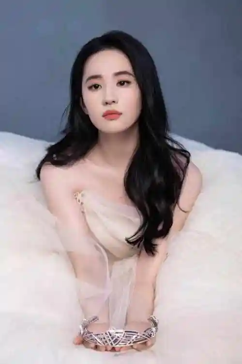 刘亦菲天然冷白皮的自然之美!