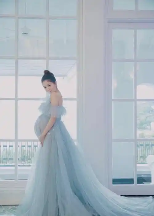 安以轩晒大尺度孕妇照透露儿子小名被网友誉为最仙孕妇