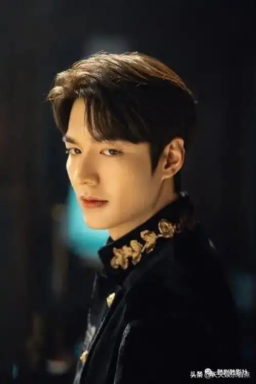 韩国男明星图片(外国网民票选最帅韩国男星top)