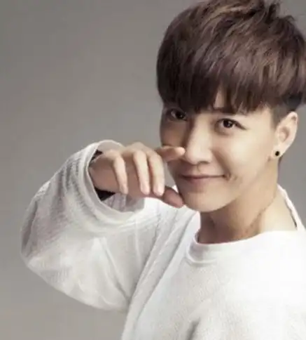 不要再剪两边铲!这3款男生发型既清爽又帅气