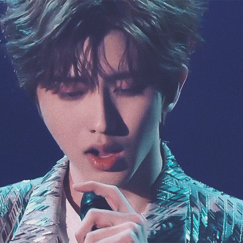 蔡徐坤新歌afterglow# cxk#蔡徐坤2023迷巡回演唱会# 

"我试图擦掉