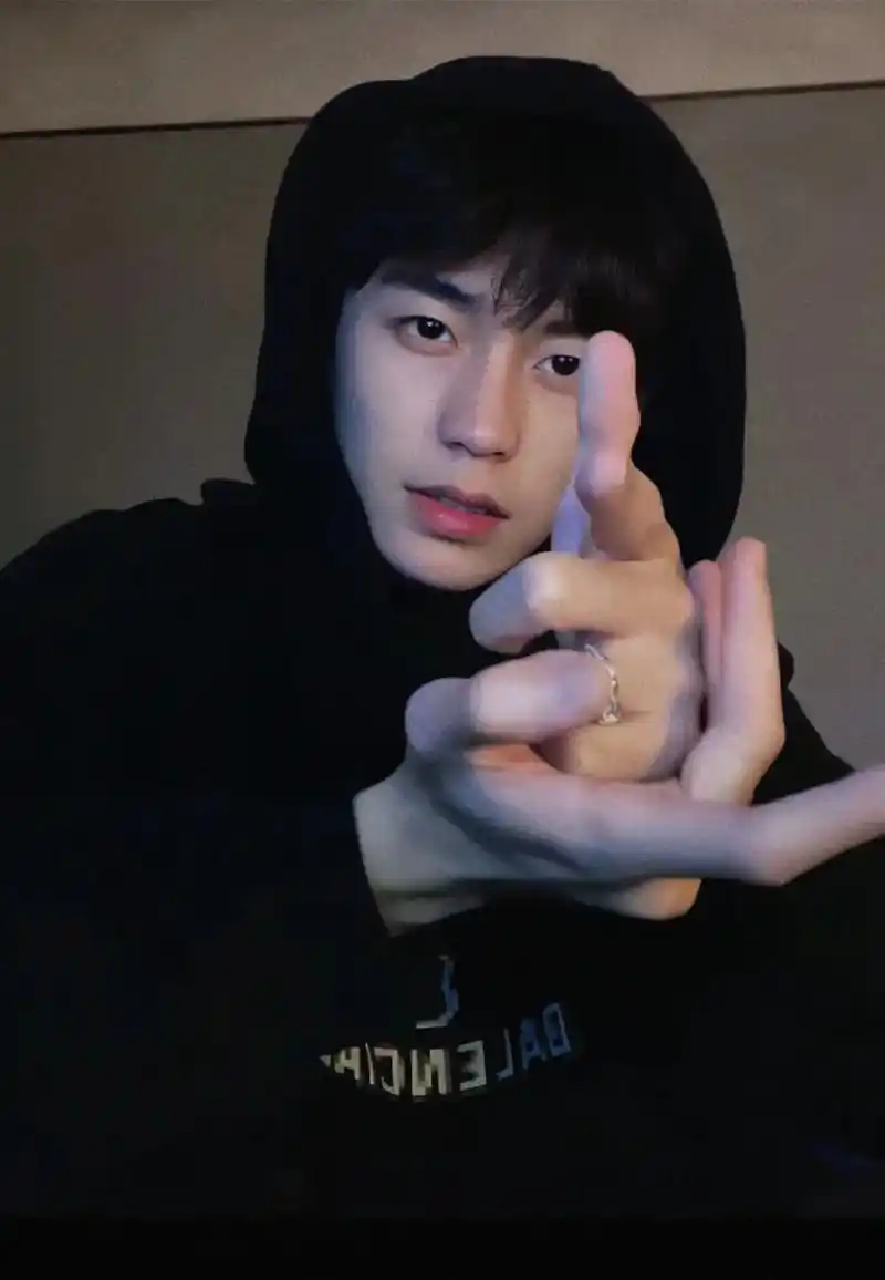 锁屏壁纸 #余庆伟 锁屏壁纸#锁屏壁纸  - 抖音