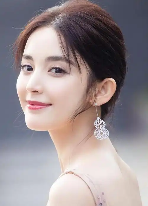 古力娜扎个人资料 经过5次恋情网曝后,她现在怎么样