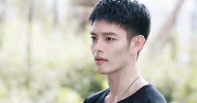 他在逆光中告白曹佑宁版霸道总裁堪称都敏俊和柳时镇合体