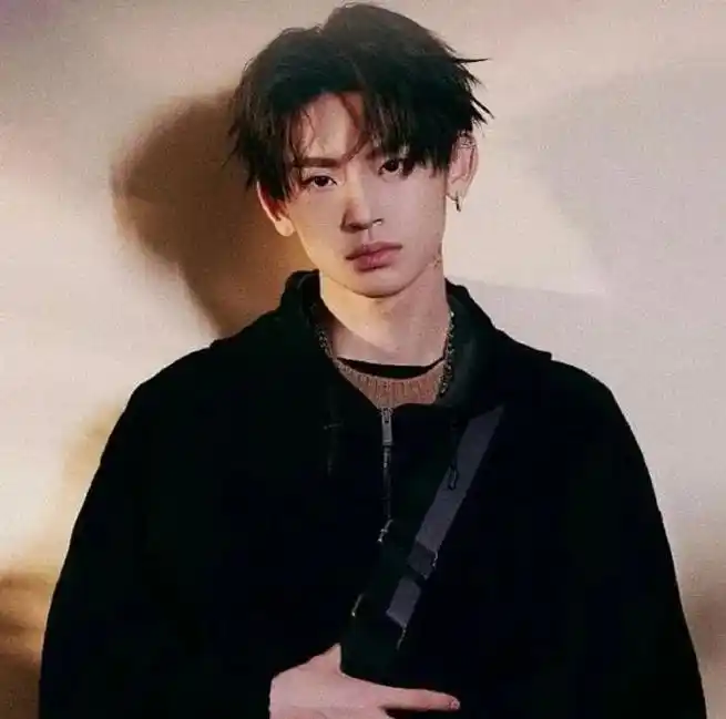 「成都」小鬼-王琳凯2023巡回演唱会,一起感受新生代的音乐力量