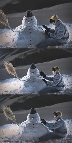 狗仔蹲了半天 只拍到了王俊凯堆雪人 太可爱了叭_高清图集_新浪网