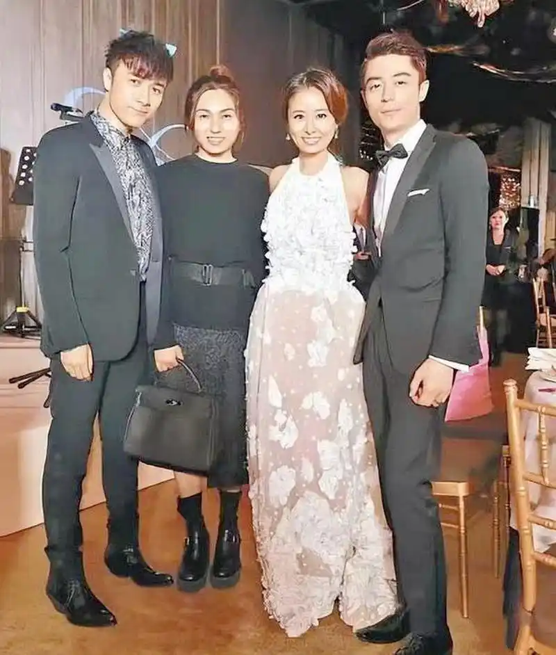 55岁古巨基老婆和林心如同框.