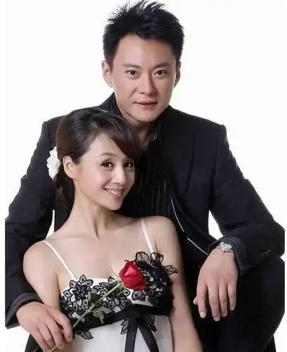 为了这两个男人曹颖甘当家庭主妇