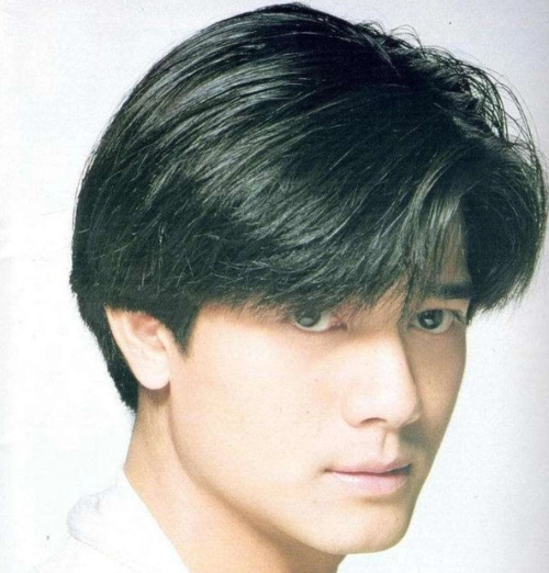 奖影帝桂冠的全能艺人……郭富城出道三十余年来,他曾攀上过事业巅峰