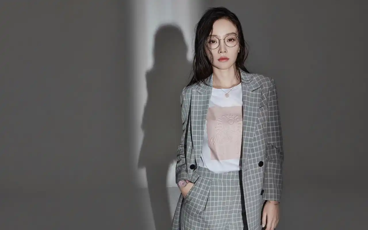 李小璐时尚写真高清电脑桌面壁纸