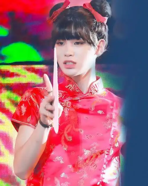 黄明昊春丽简笔画