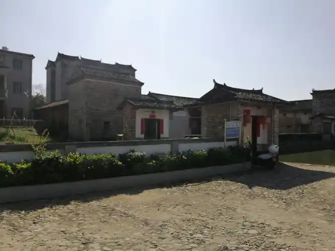 广东省紫金县桂山石楼的外围建筑