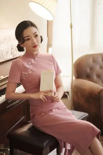 旗袍拍照手位动作