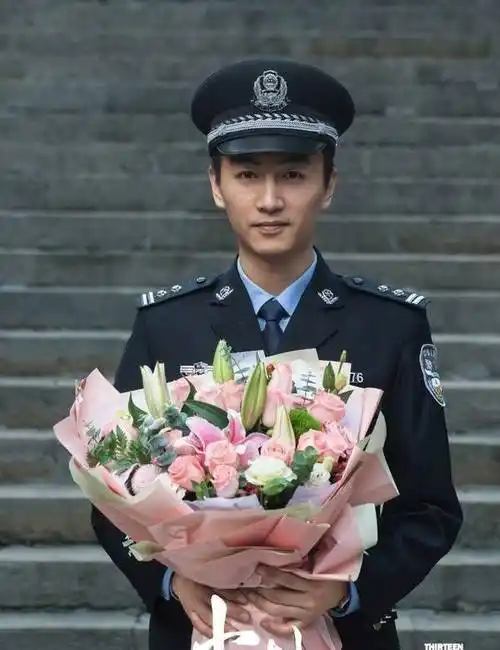 图片来源:微博《尘封十三载》其实陈晓在2019年就已经饰演过缉毒警察