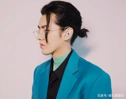 能撑住风险时尚,也就吴亦凡这张脸